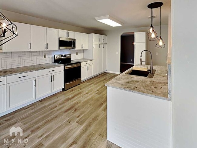 Building Photo - 9203 Silver Vista