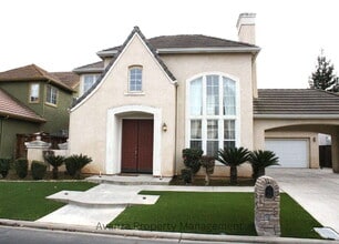 Building Photo - 10403 E Fieldstone Ave