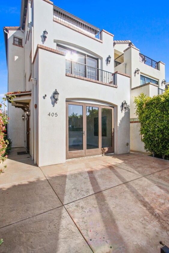 Primary Photo - Stunning 3 BD | 4BTH With 2 Bonus Rooms