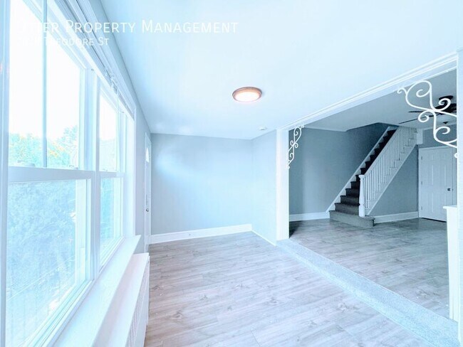 Foto del edificio - 7329 Theodore St