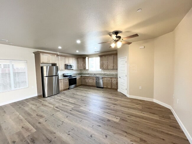 Photo - 1349 Belmont Dr House