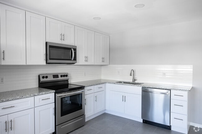 2BR, 1BA - 850SF - Kitchen - Meridian Apartments