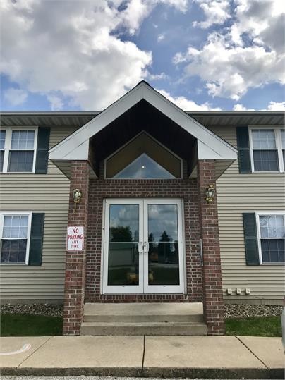 Primary Photo - School Street Apartments