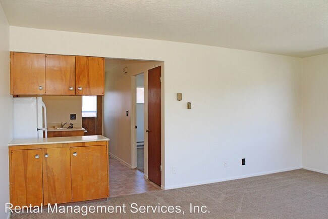 Building Photo - 6532-6546 NE Glisan St