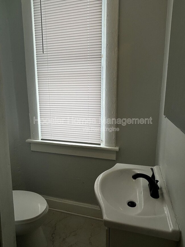 Foto del edificio - 332 N Arsenal Ave