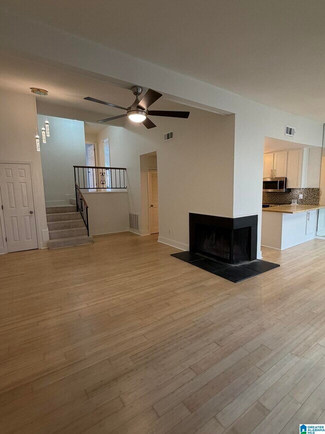 Building Photo - 118 W Green