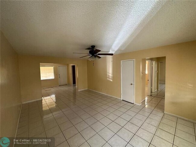 Foto del edificio - 3880 Woodside Dr