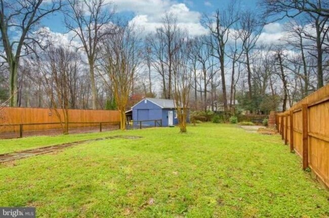Building Photo - 302 Cedar Ln