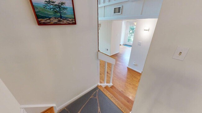 Building Photo - Rare end unit townhome in Raintree