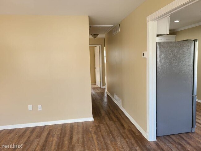 Building Photo - 3 br, 1 bath House - 6 Cambridge Ave