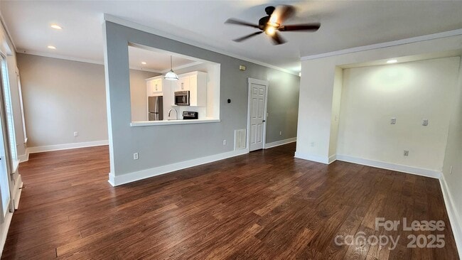 Foto del edificio - 429 Windsor Gate Dr
