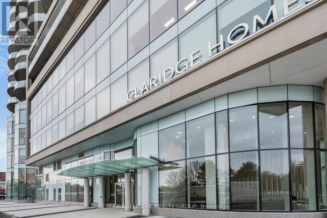 Building Photo - 805 Carling Ave