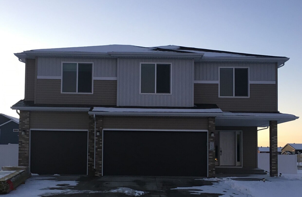 Foto principal - Spacious 4 bedroom/3 bathroom, with outdoor oasis in West Fargo
