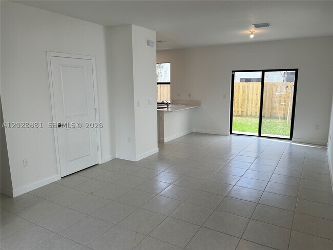 Foto del edificio - 23464 SW 129th Ave