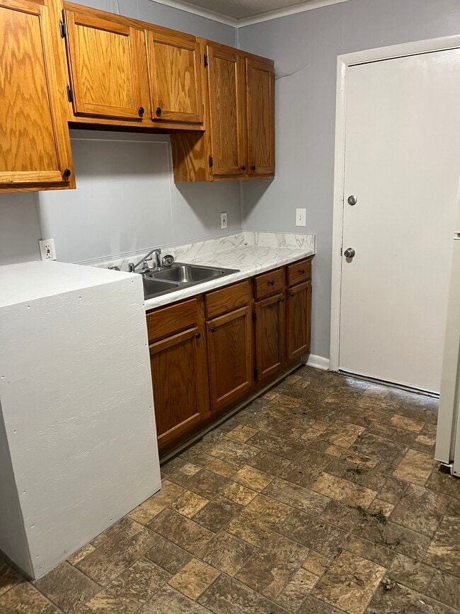 Building Photo - 2437 Herman St