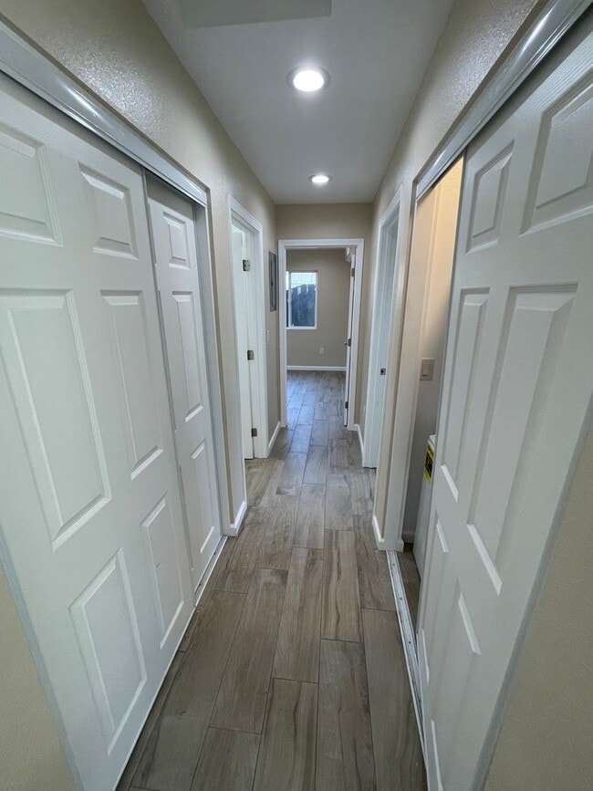 Building Photo - Norman Way (5565)