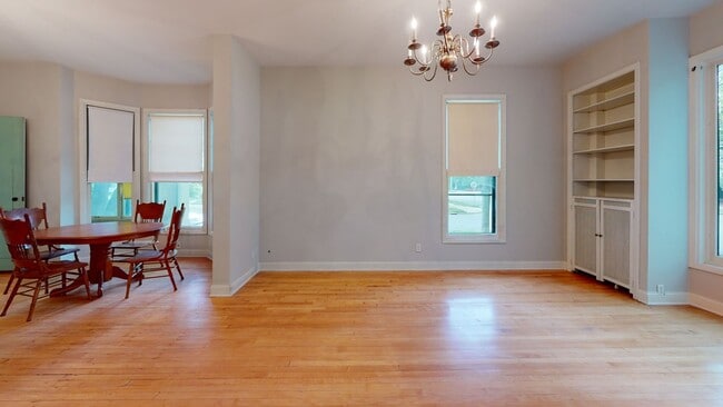 Building Photo - 629 6th St SE