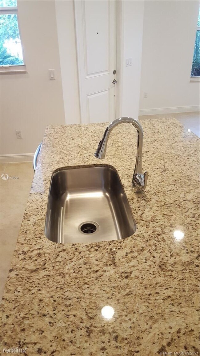 Foto del edificio - 3 br, 2.5 bath Townhome - 12453 NW 17th Mnr