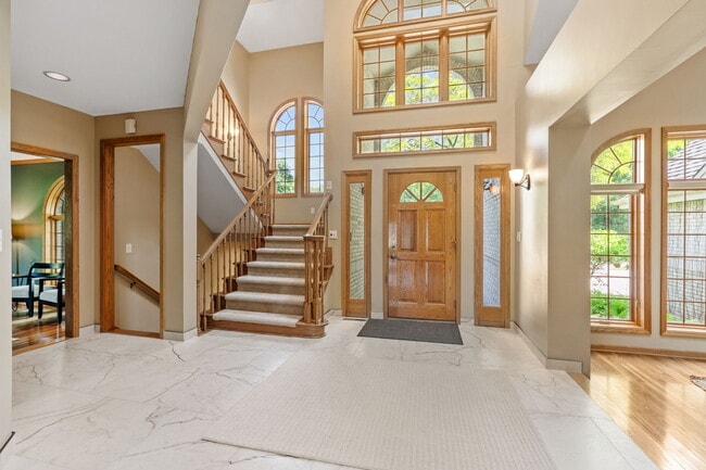 Building Photo - 6210 Deerwood Cir N