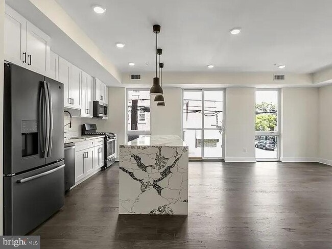 Building Photo - 1868 Frankford Ave