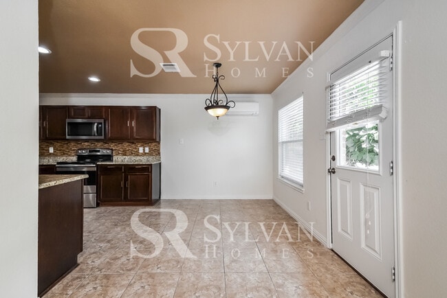 Foto del edificio - Everything you have been dreaming of is here. Lease today!