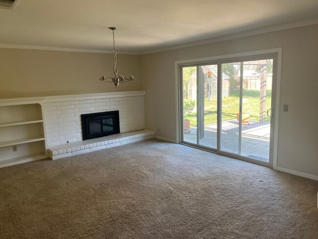 Building Photo - 4 Bedroom Home in Quiet West Davis Cul-de-sac