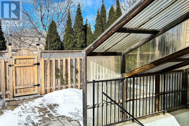Building Photo - 301 Weldrick Rd E