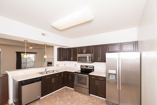 Building Photo - Beautiful Condo in Virginia Beach