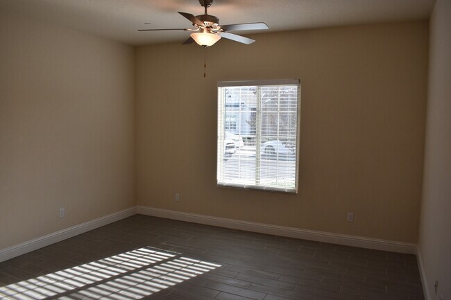 Foto del edificio - 2423 Gabriel Dr