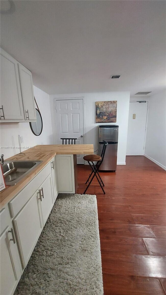 Foto del edificio - 825 Brickell Bay Dr