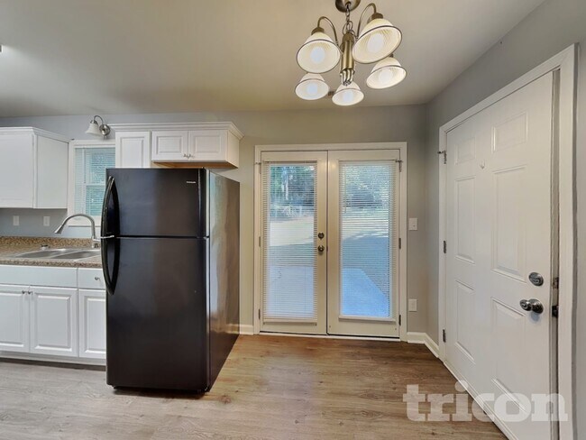 Foto del edificio - 2445 Hillboro Cir S W