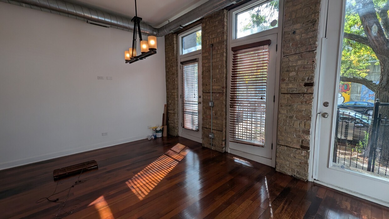Foto principal - 1222 W Hubbard St