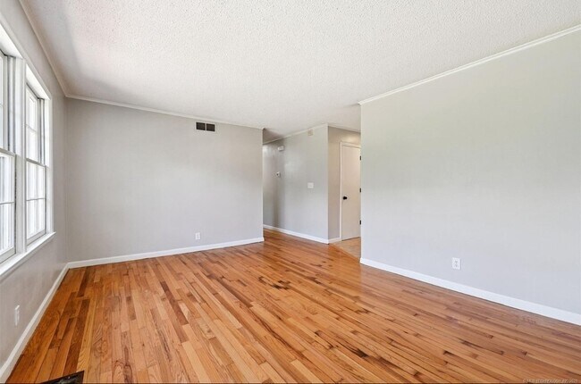 Foto del edificio - 4643 E 59th St