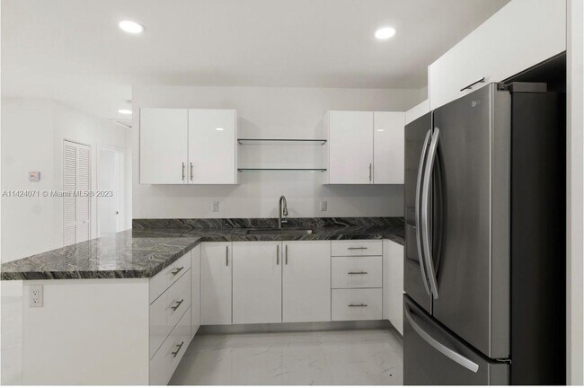 Foto del edificio - 2722 SW 5th St