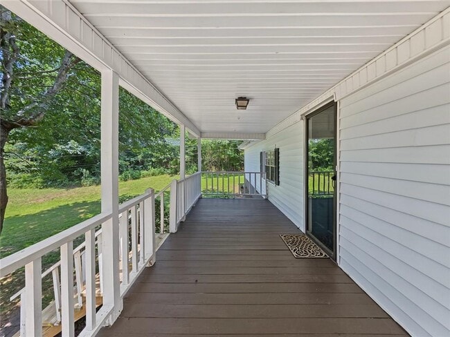 Building Photo - 3542 Shoreland Dr