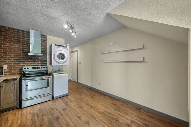Foto del edificio - 12900 Walden Rd
