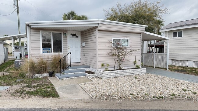 Regency Cove 55+ Gated Community - 2 bedroom won't last long, come See!! - Regency Cove 55+ Gated Community - 2 bedroom won't last long, come See!! House