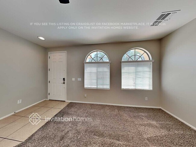 Building Photo - 3523 S Swan Dr
