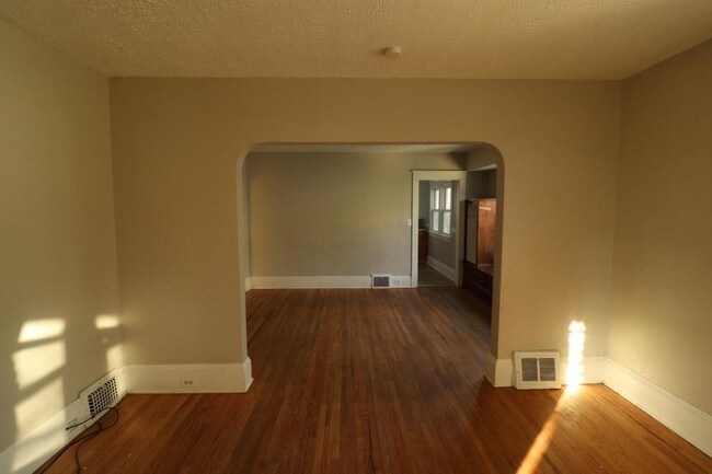 Building Photo - 10128 Unity Avenue #Up