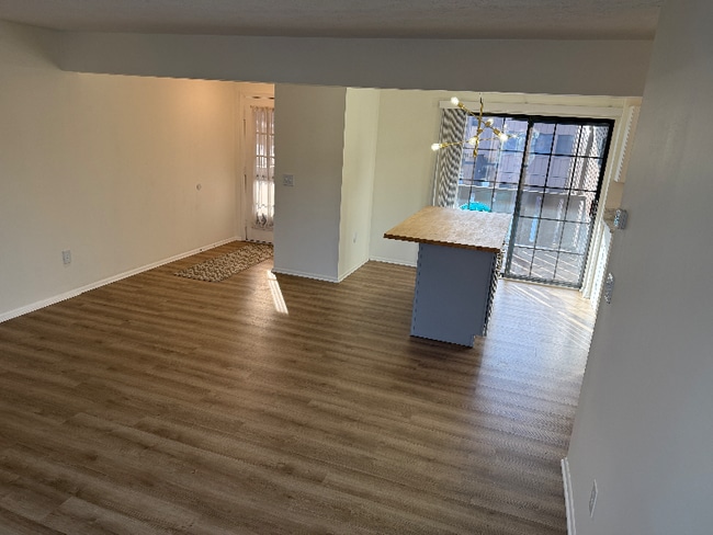 Building Photo - 33803 Electric Blvd