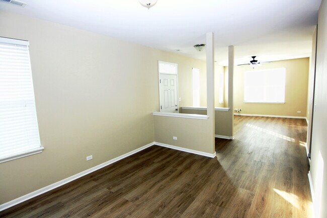 Building Photo - 406 Blackstone Ave
