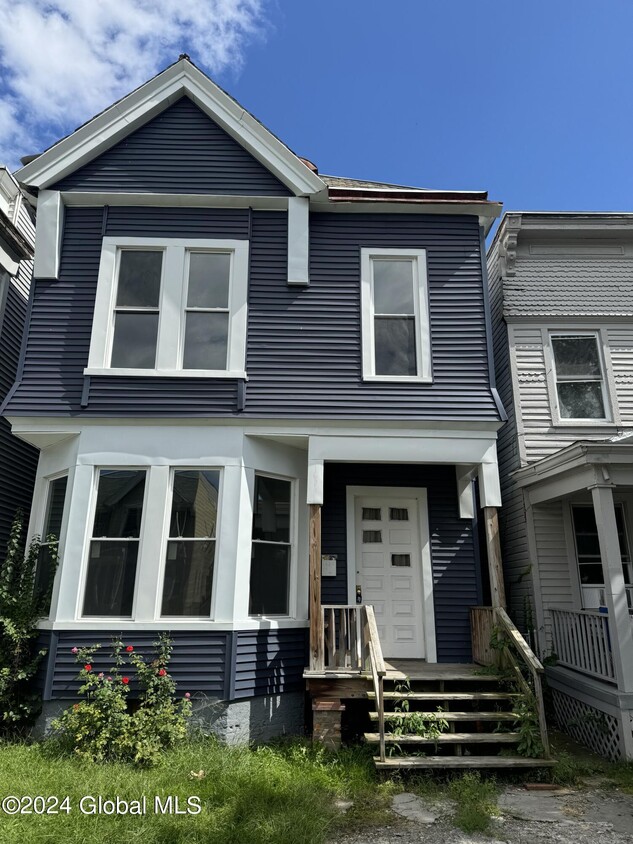 Foto principal - 168.5 6th Ave