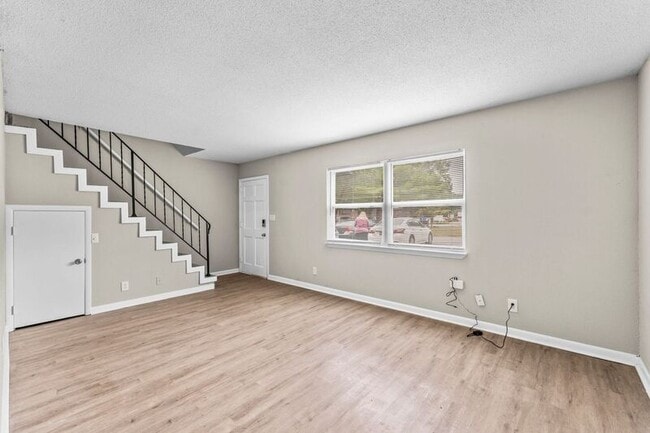 Building Photo - 918 Donaldson Rd