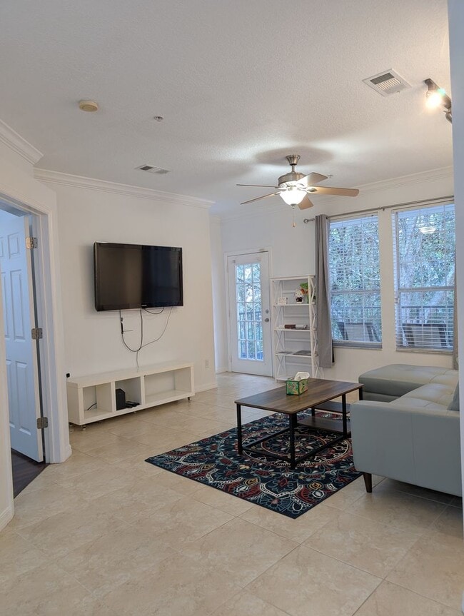 Building Photo - Campus View 202