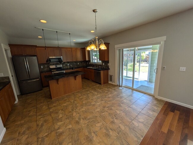 Building Photo - 404 Wallace St