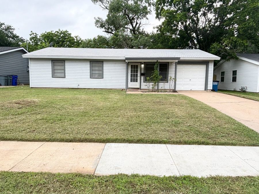 Primary Photo - 413 Freestone Dr