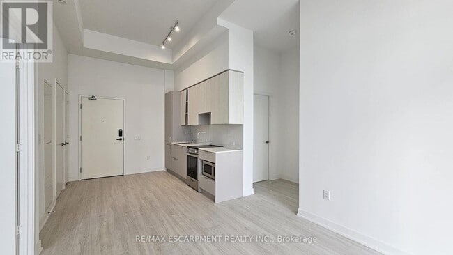 Building Photo - 3883-3883 Quartz Rd
