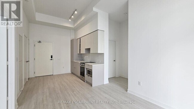 Photo du bâtiment - 3883-3883 Quartz Rd