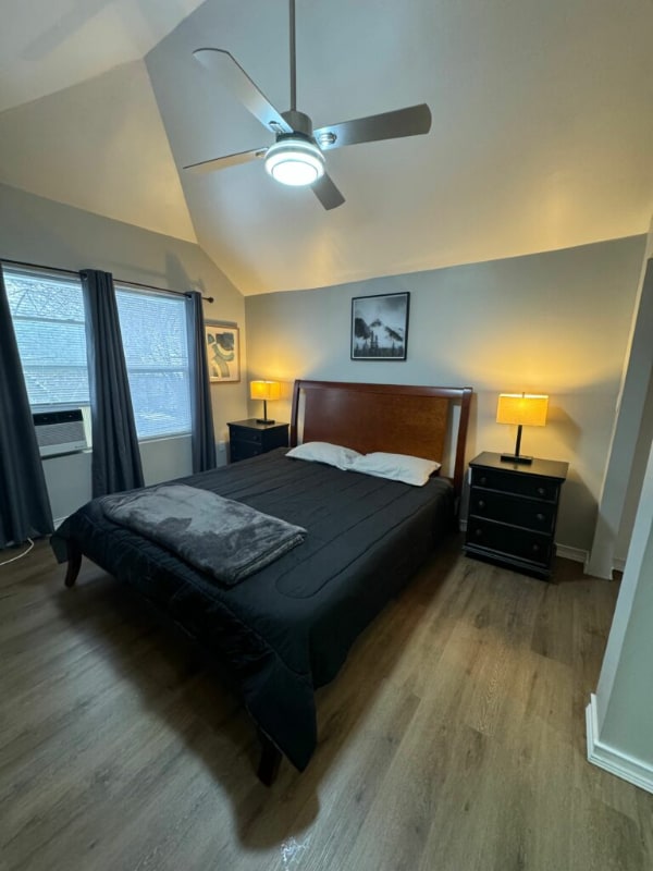 Foto principal - 1221 N Dearborn St