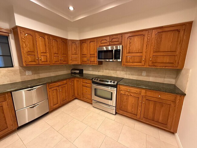Foto del edificio - Upgraded 2 Bedroom Condo in Ideal Santa Mo...